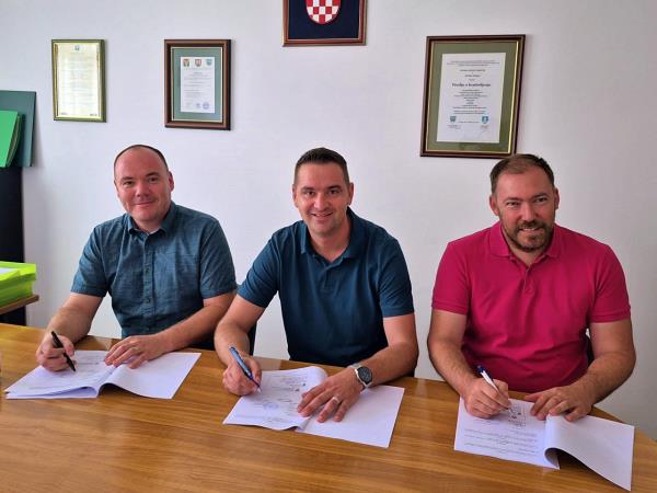 Ugovor_potpisivanje_djecje igraliste u Grgincu